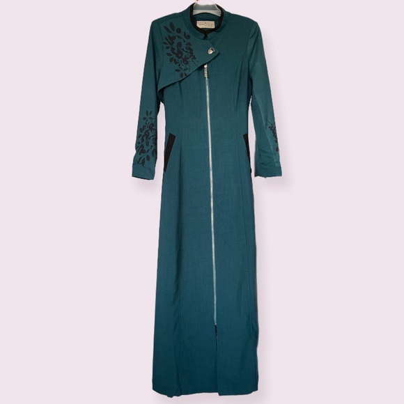 Long Belted Duster Coat / Trench Coat with Pockets - Picture 4 of 9